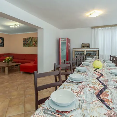 Zoran 420 Villa Pula