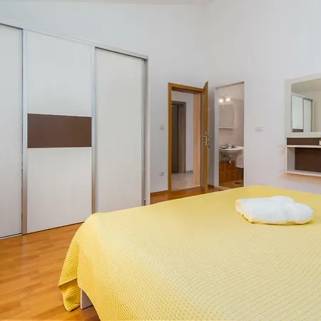 Zoran 420 Villa Pula