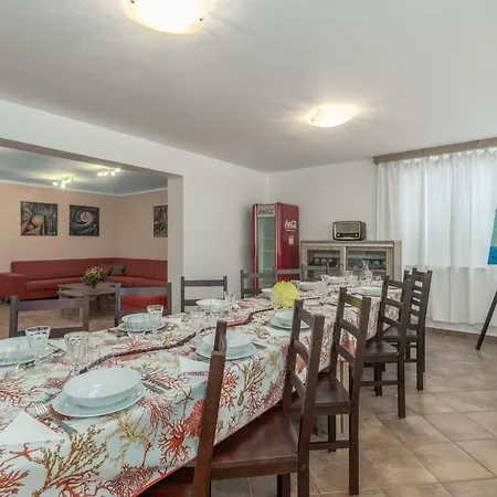 Zoran 420 Villa Pula